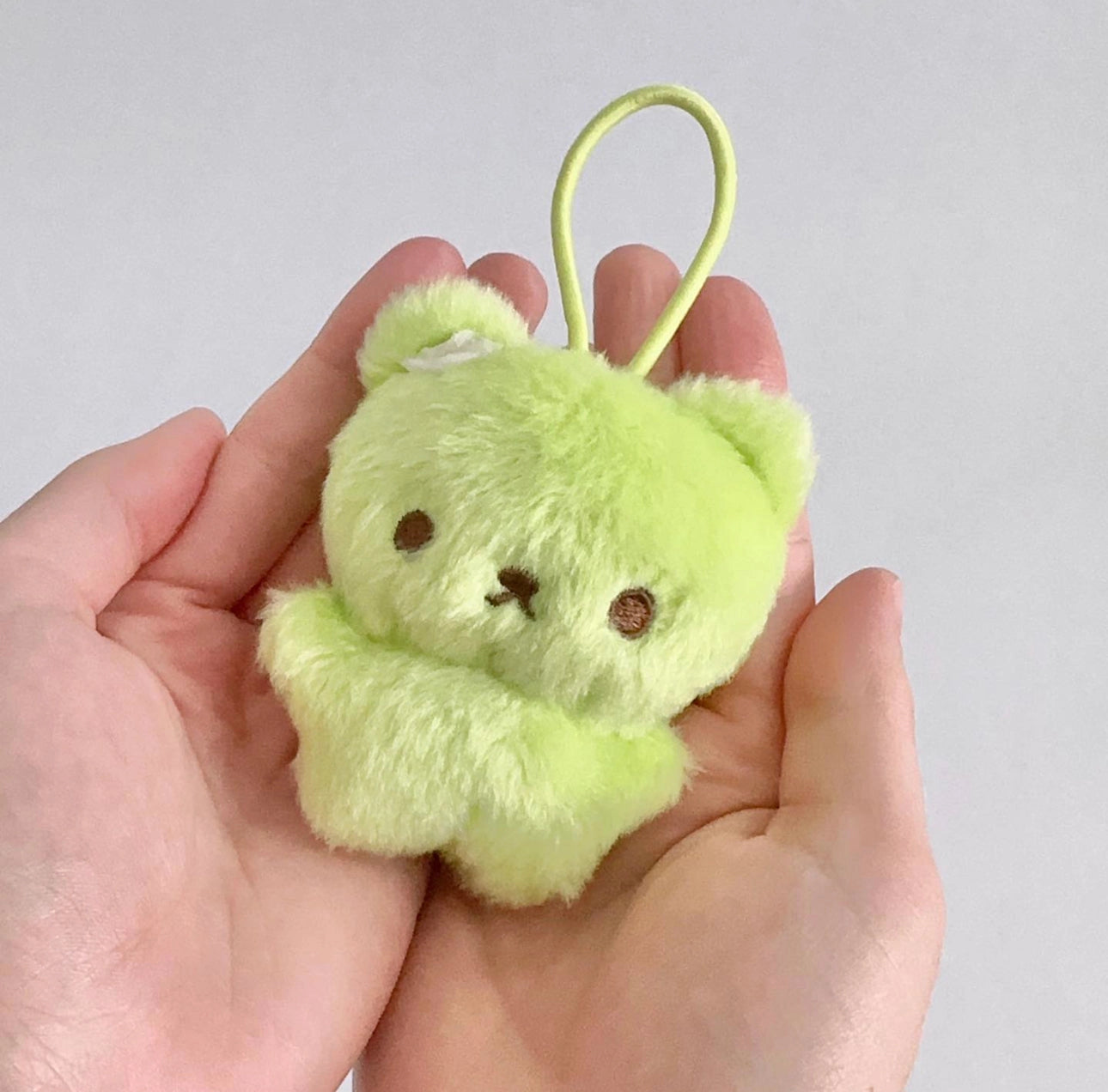 Vanilla Mochi Bear Magnetic Plush Keychain – Kawaii Holiday Gift for Friends, Stocking Stuffer