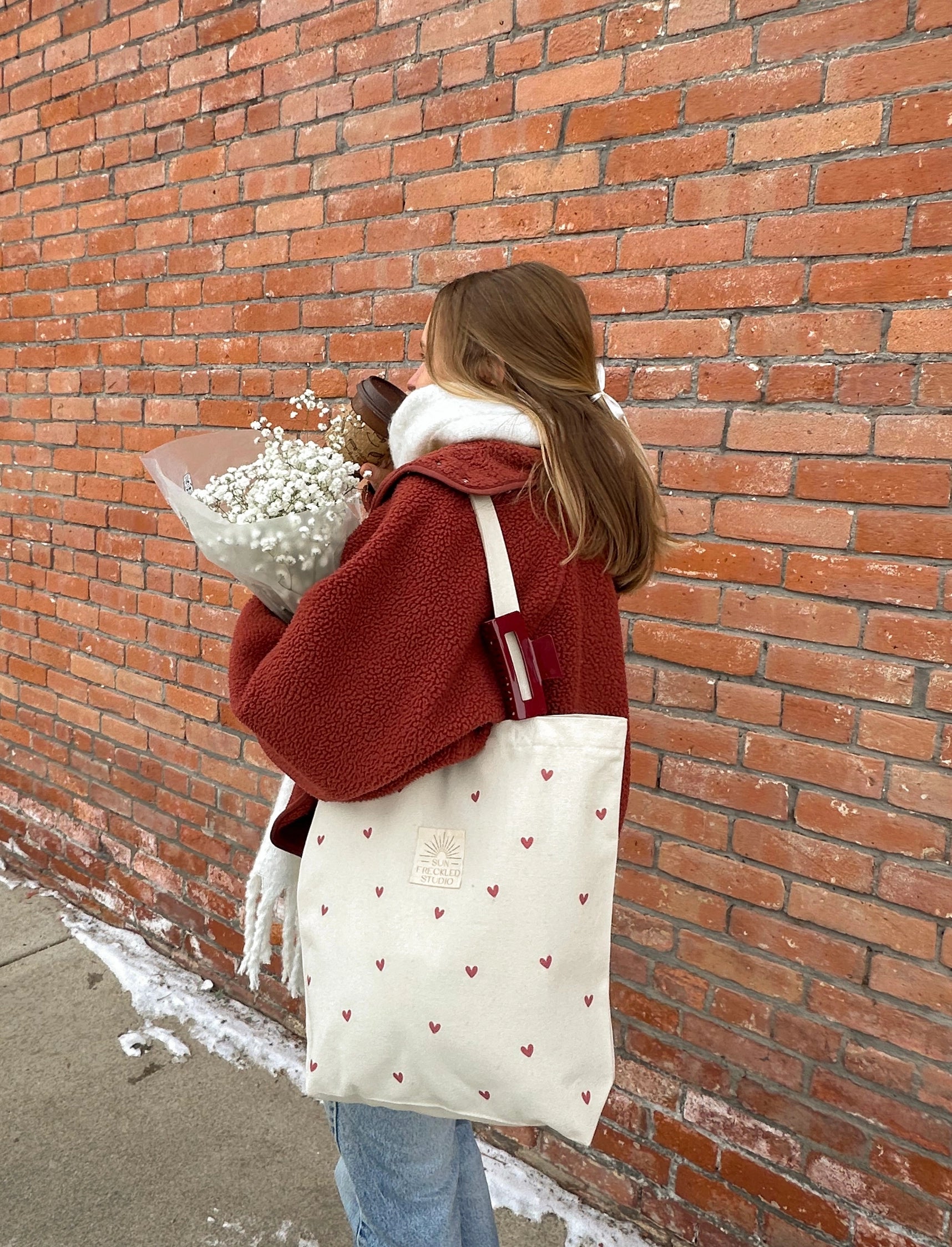 Heart Print Zipper Tote – Soft Canvas Everyday Bag with Pockets