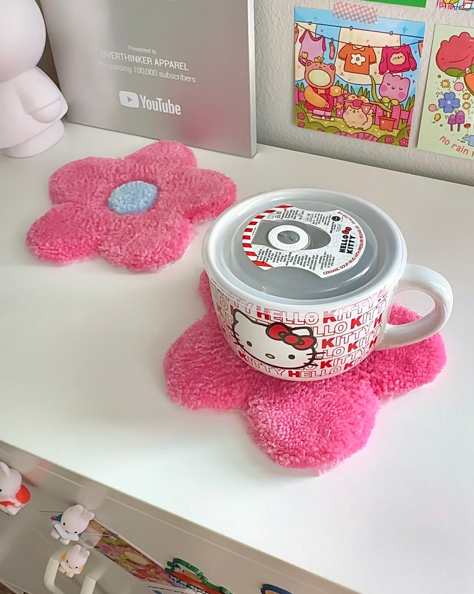 Oversized Ceramic Soup Mug with Vented Plastic Lid - Hello Kitty