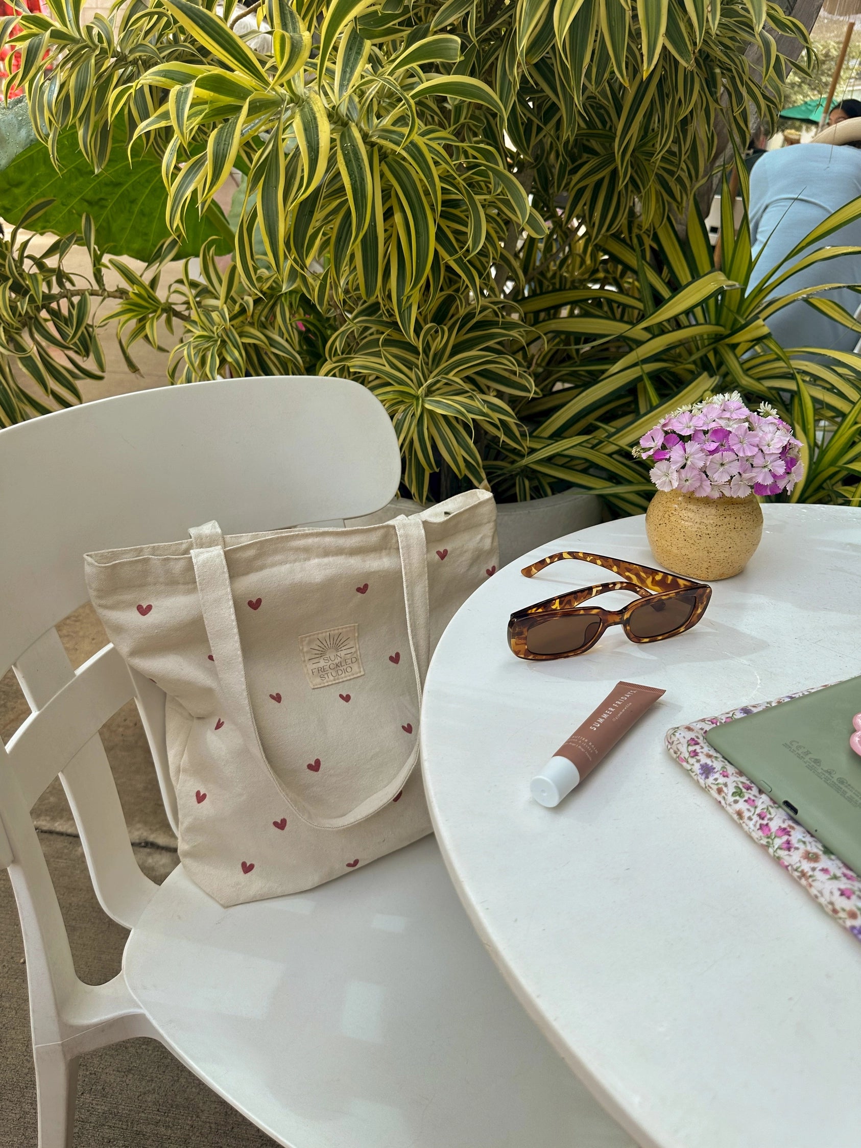 Heart Print Zipper Tote – Soft Canvas Everyday Bag with Pockets