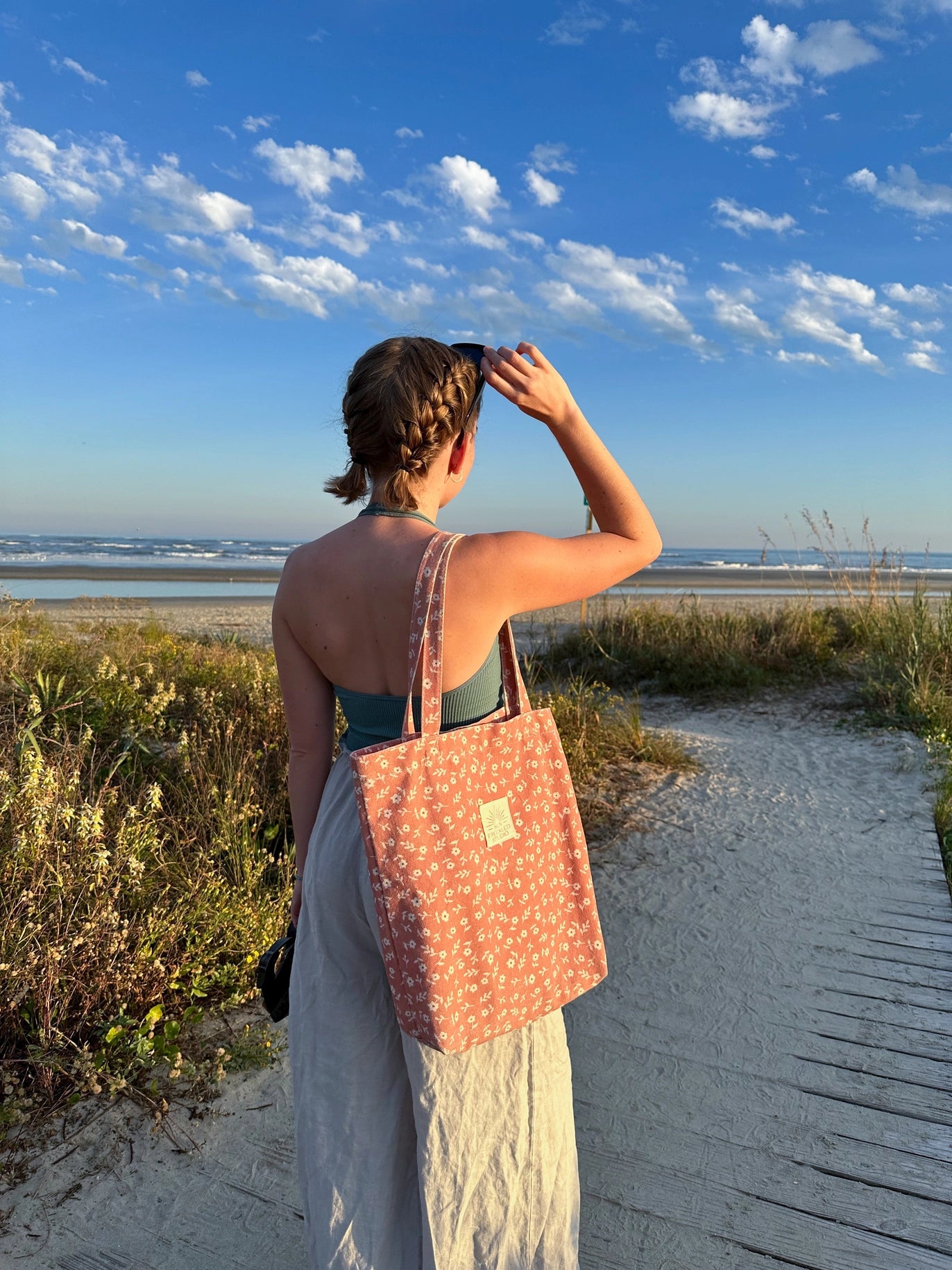 Sienna Floral Tote Bag – Lightweight Canvas Bag with Interior Pockets & Magnetic Closure (15")