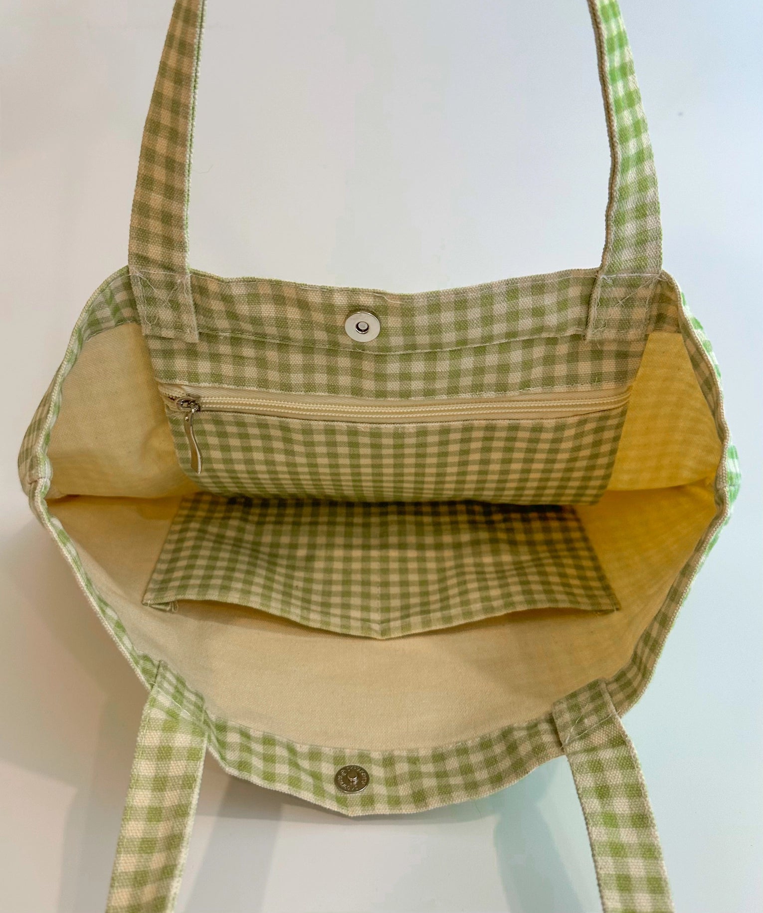 Sage Gingham Tote Bag – Lightweight Canvas Shoulder Bag with Interior Pockets & Magnetic Closure