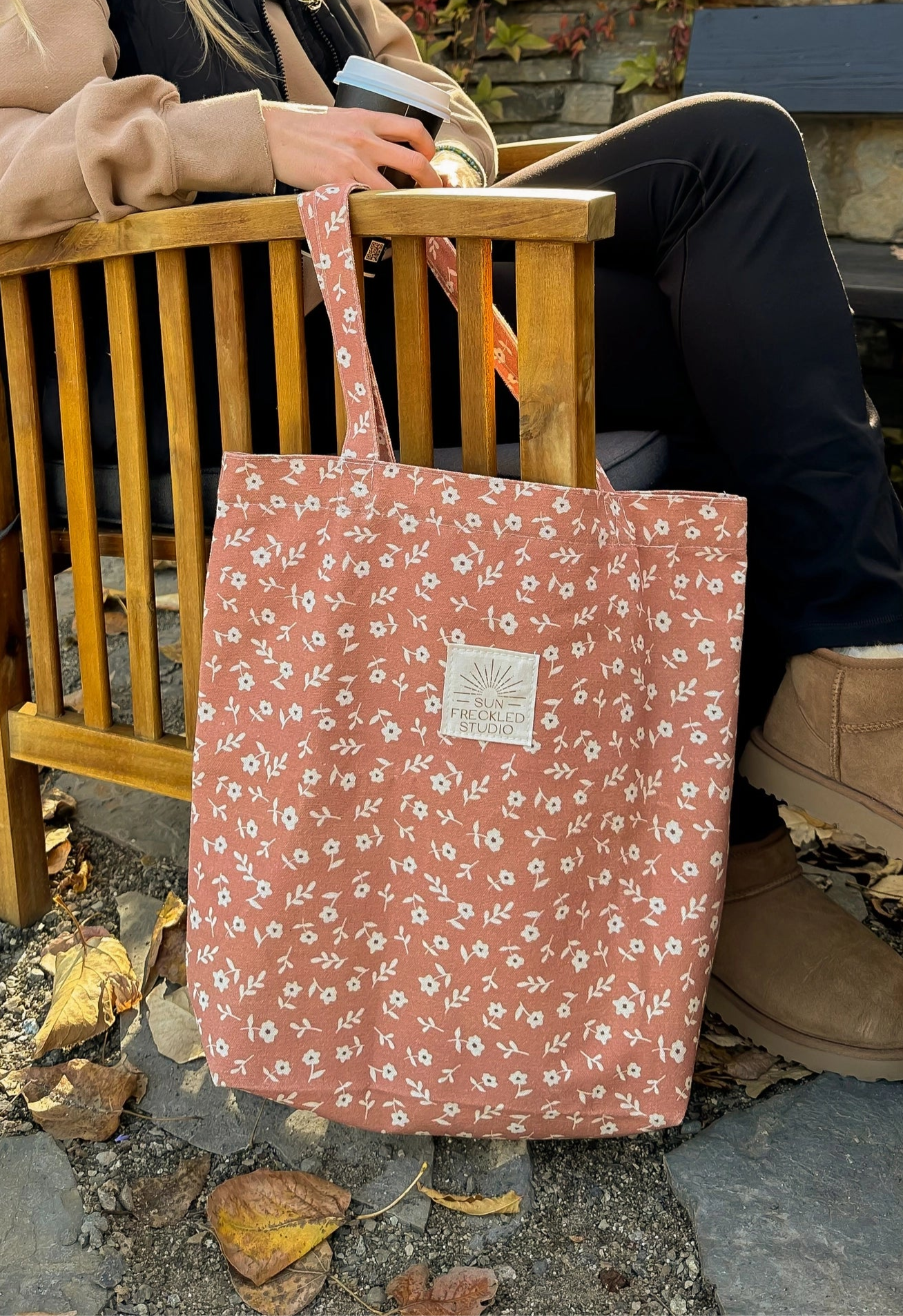 Sienna Floral Tote Bag – Lightweight Canvas Bag with Interior Pockets & Magnetic Closure (15")
