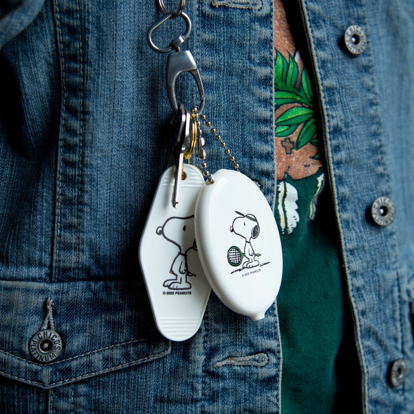 Snoopy Motel Keychain – Retro-Inspired White Key Tag | Peanuts® Officially Licensed (Classic)