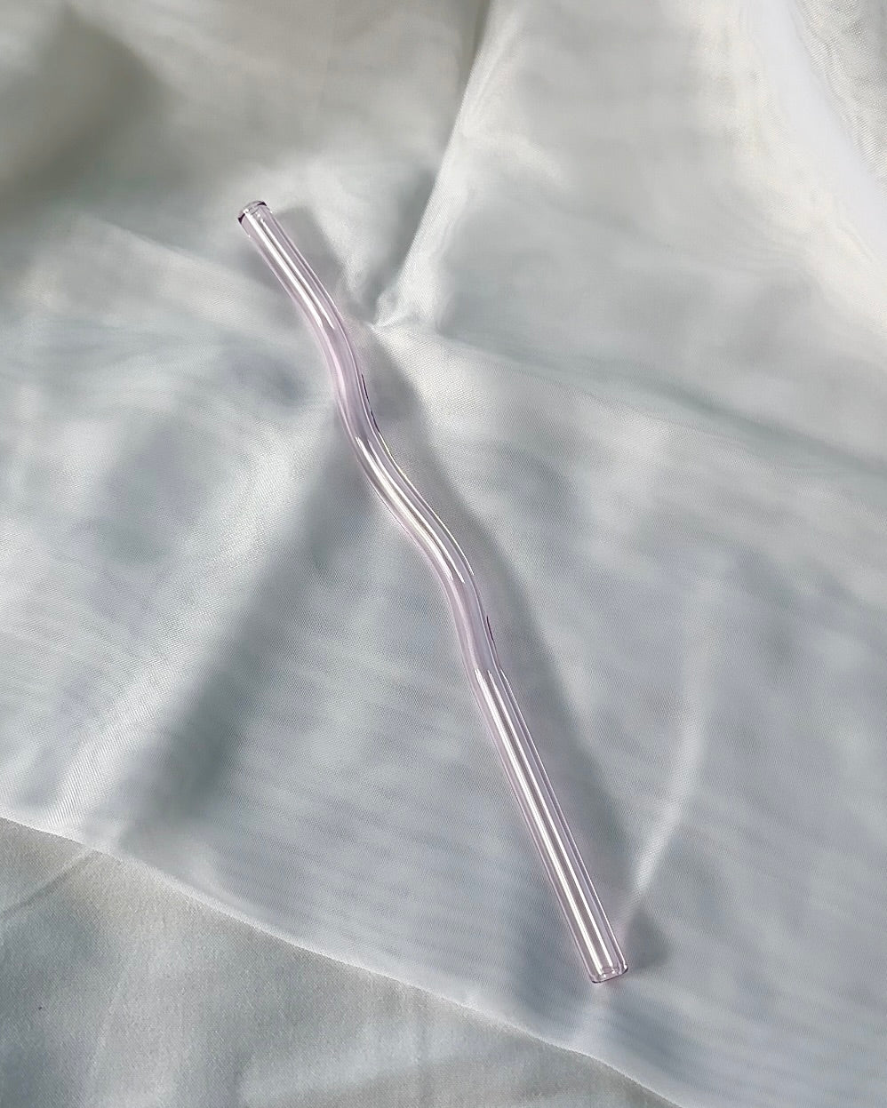 Wavy Glass Straws – Reusable & Aesthetic