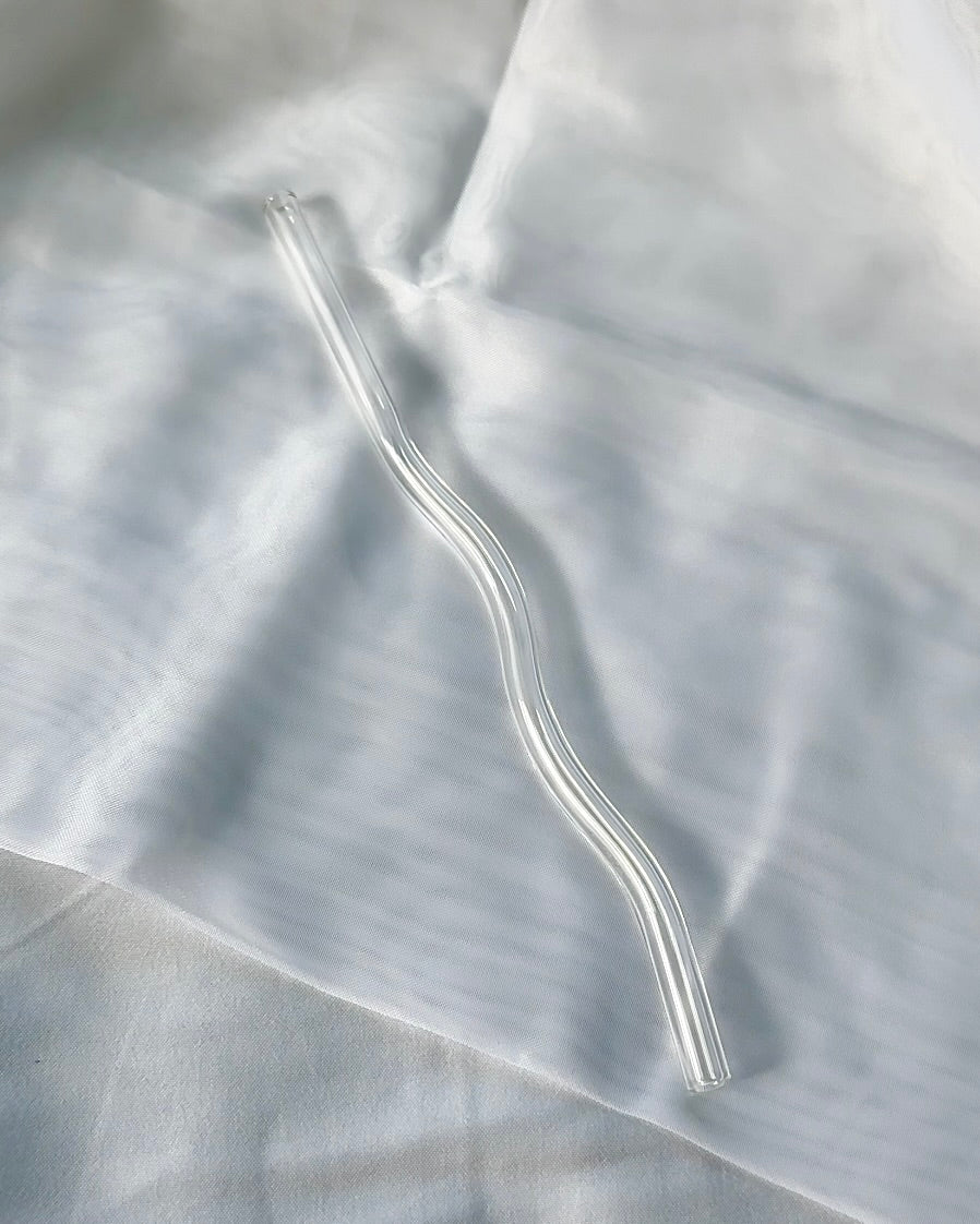 Wavy Glass Straws – Reusable & Aesthetic
