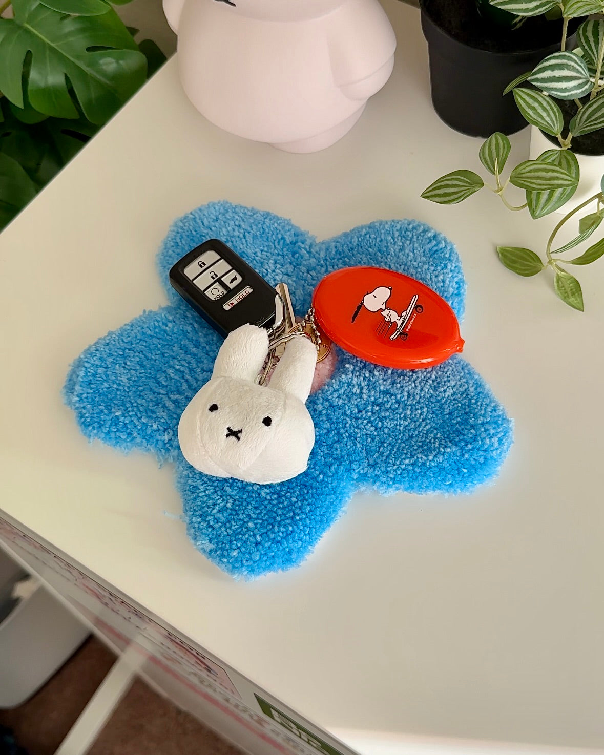 Snoopy Skateboard Coin Pouch Keychain – Retro Peanuts® Orange Vinyl Wallet
