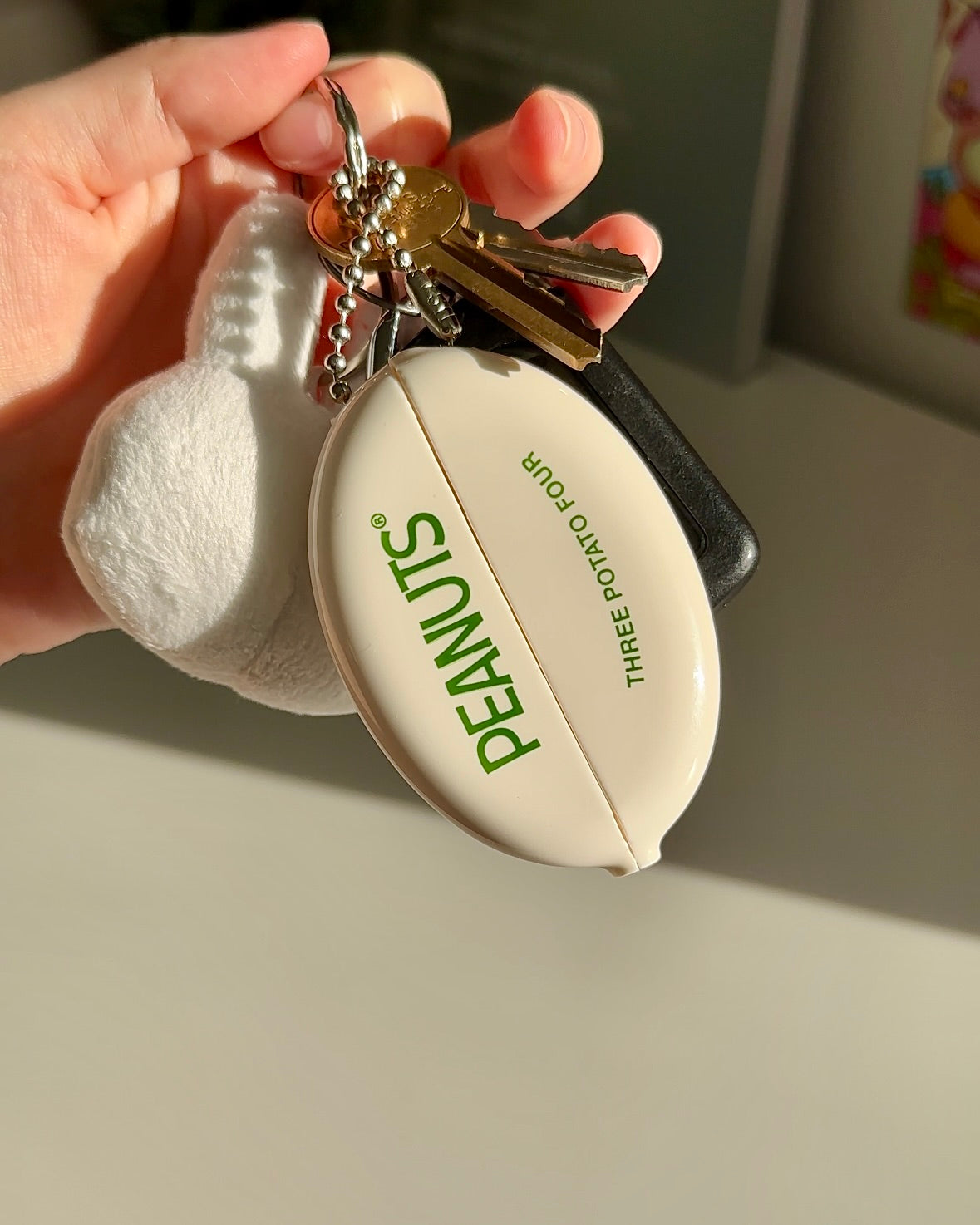 Snoopy Tennis Coin Pouch – Peanuts® Cream Keychain Wallet for Dorm & Campus Life