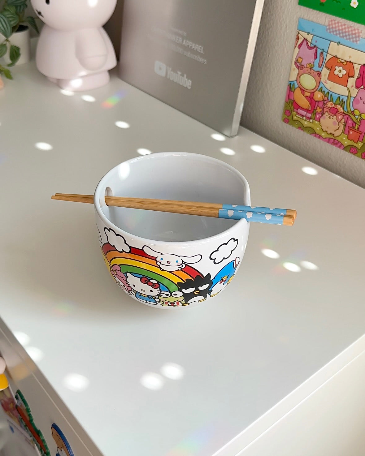 Hello Kitty & Friends Ramen Bowl – White Ceramic Kawaii Noodle Bowl with Chopsticks (20 oz)