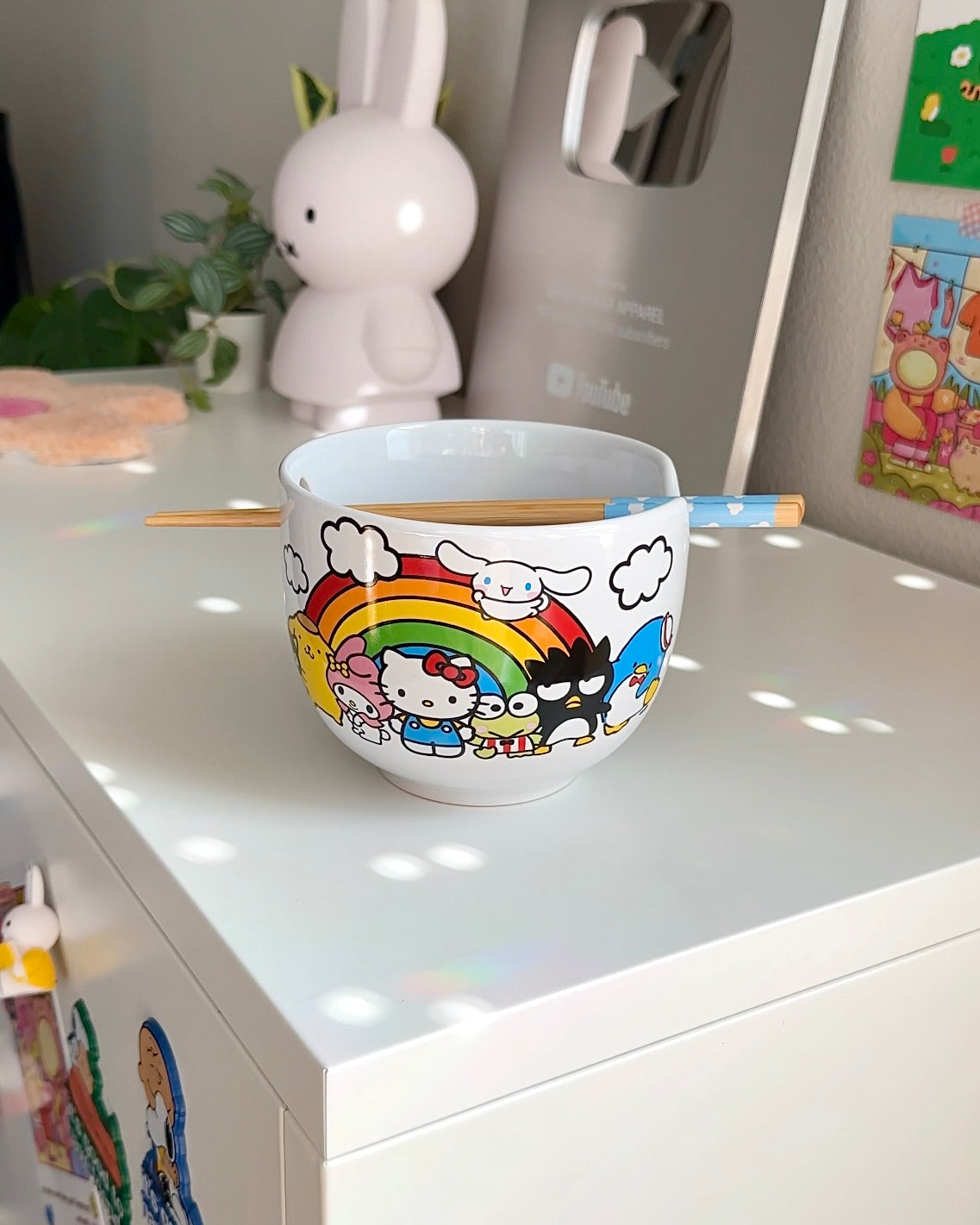 Hello Kitty & Friends Ramen Bowl – White Ceramic Kawaii Noodle Bowl with Chopsticks (20 oz)