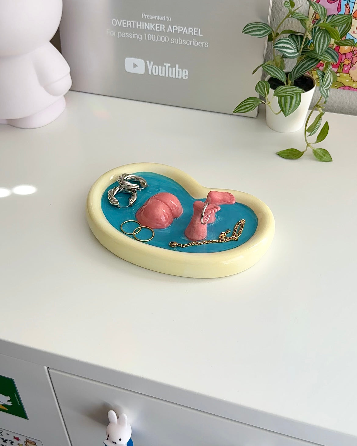SPLASH Butt Trinket Tray – Handmade Ceramic Jewelry Dish for Dorm, Vanity & Quirky Decor
