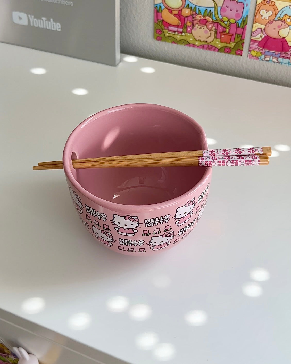 Hello Kitty Pink Ramen Bowl – Kawaii Ceramic Noodle Bowl with Chopsticks (20 oz)