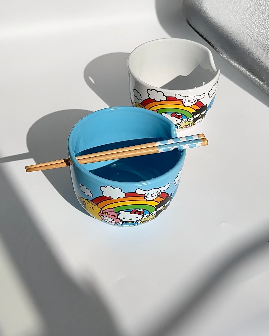 Hello Kitty & Friends Ramen Bowl – Blue Kawaii Ceramic Noodle Bowl with Chopsticks (20 oz)