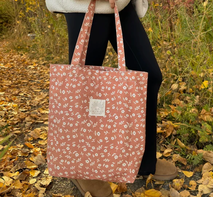 Sienna Floral Tote Bag – Lightweight Canvas Bag with Interior Pockets & Magnetic Closure (15")
