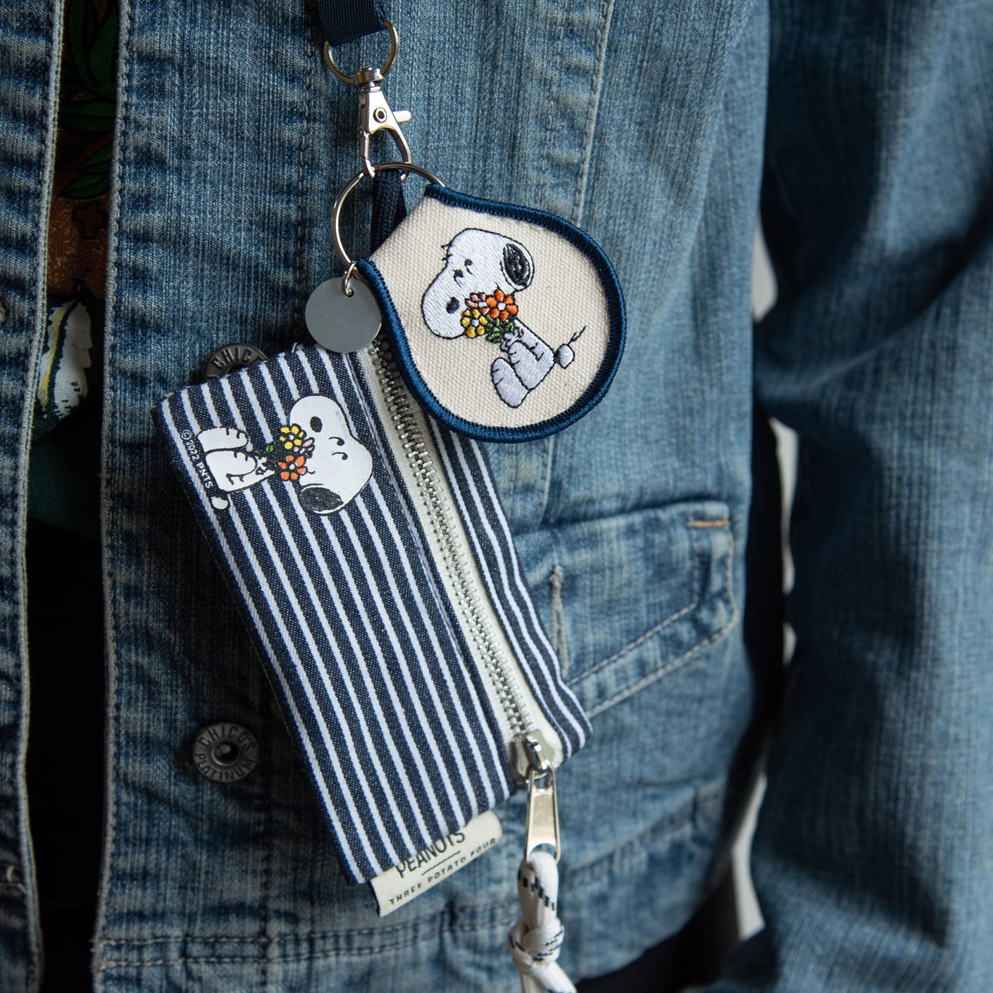 Snoopy Embroidered Keychain – Vintage Patch Style | Double-Sided Peanuts® Keychain (Flower Bouquet)