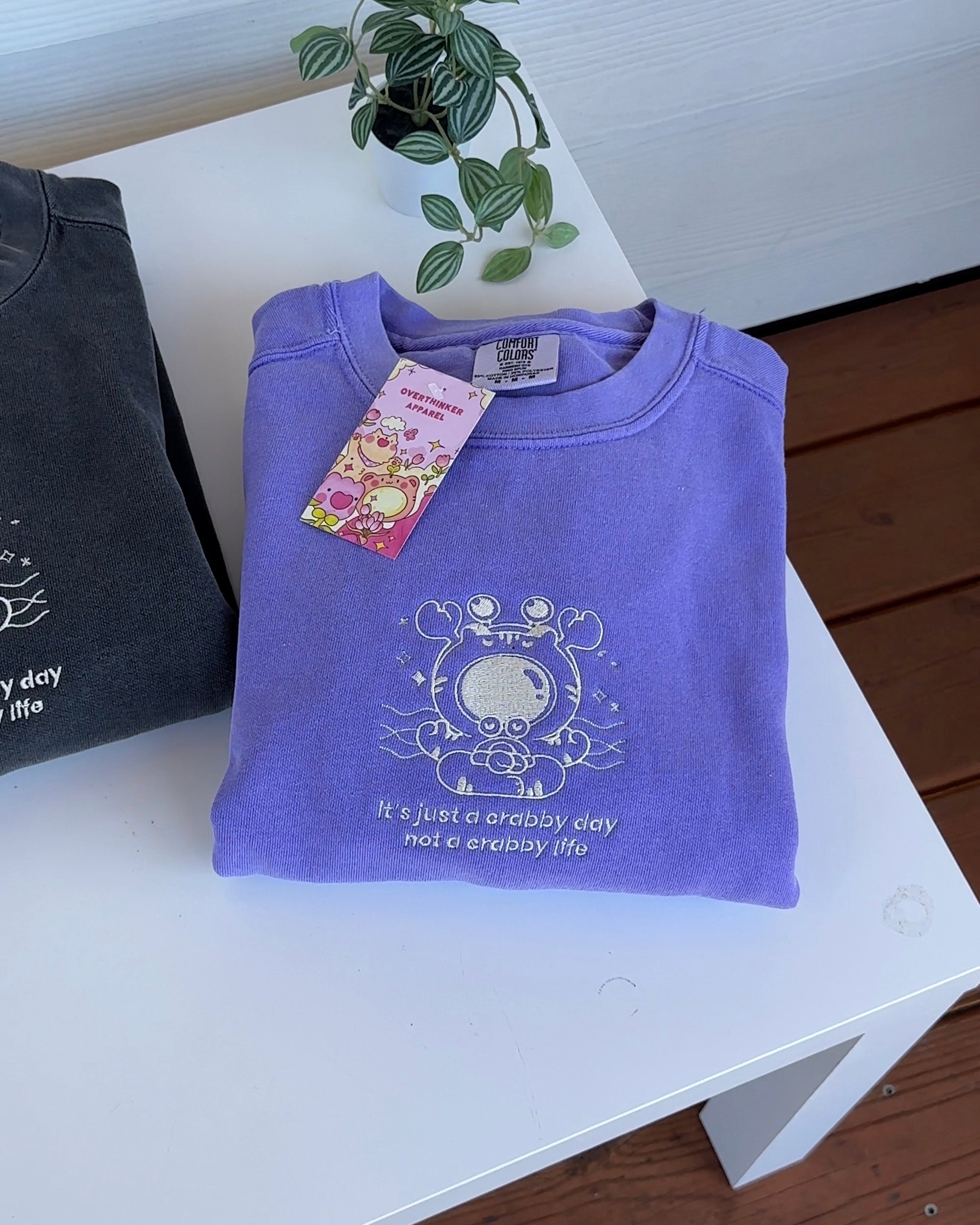 [Studio Sample] “It’s Just a Crabby Day, Not a Crabby Life” Embroidered Crewneck – Violet