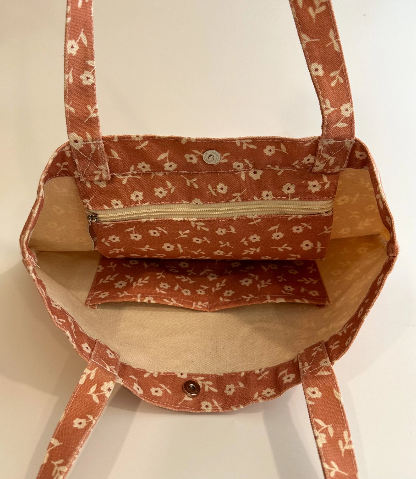 Sienna Floral Tote Bag – Lightweight Canvas Bag with Interior Pockets & Magnetic Closure (15")