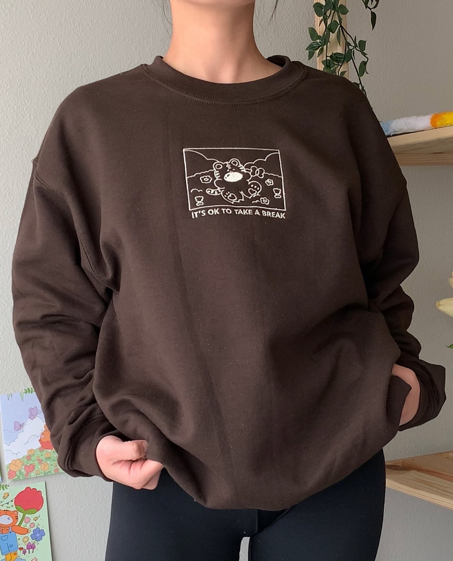 [OOPSIE] IT'S OK TO TAKE A BREAK Embroidery Crewneck Sweatshirt - Brown
