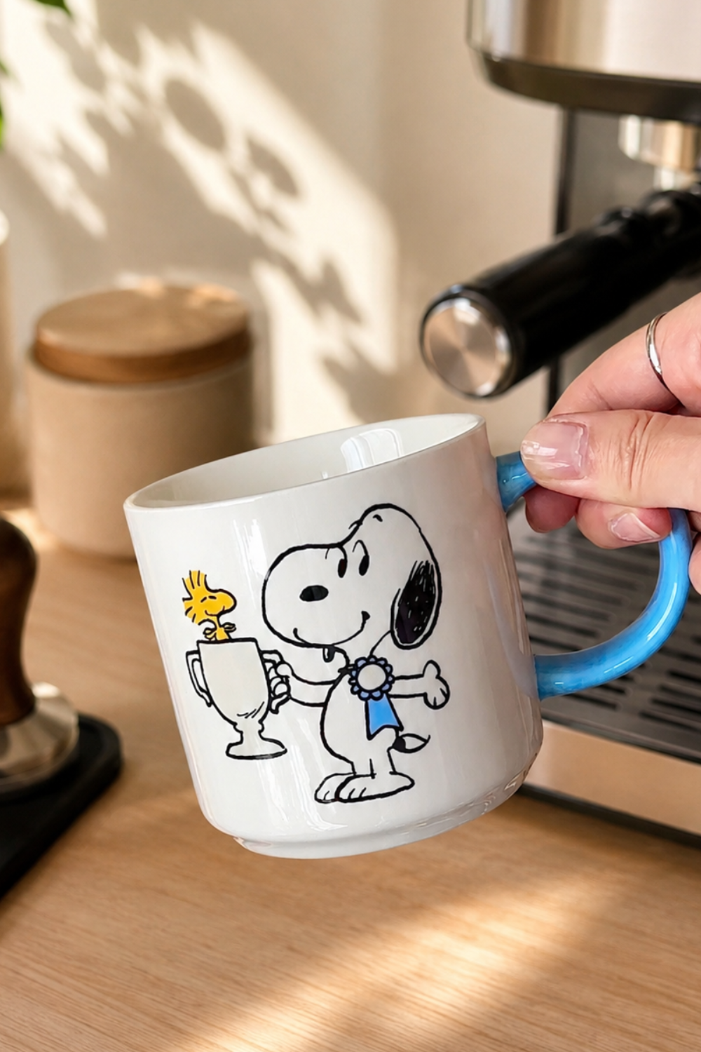 Top Dog Snoopy ceramic mug featuring Snoopy with a blue ribbon award and trophy, perfect for graduation gifts, office desks, and coffee lovers.